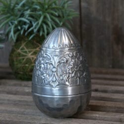 Scatola porta oggetti -a forma di uovo in metallo