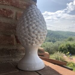 Deco a forma di pigna piccola in ceramica- bianca