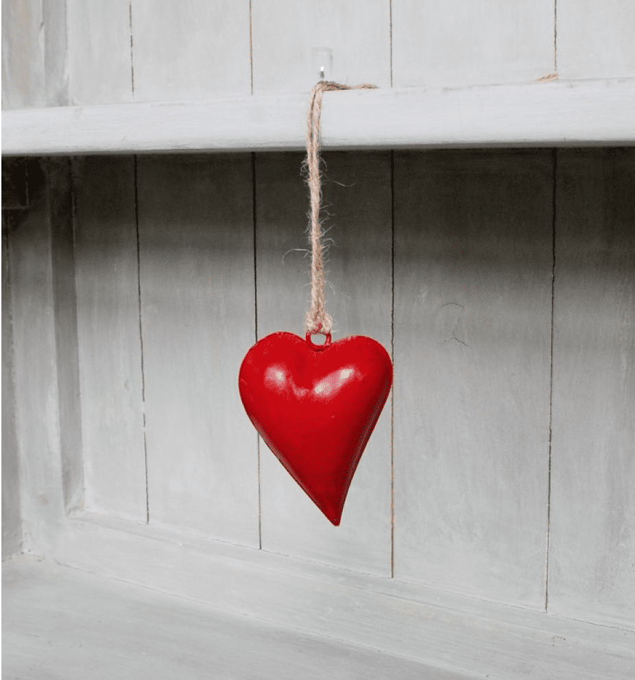 Piccolo cuore in metallo rosso