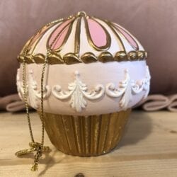 Cupcake rosa piccolo con decori