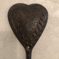 Appendiabiti cuore nero con 1 gancio in porcellana