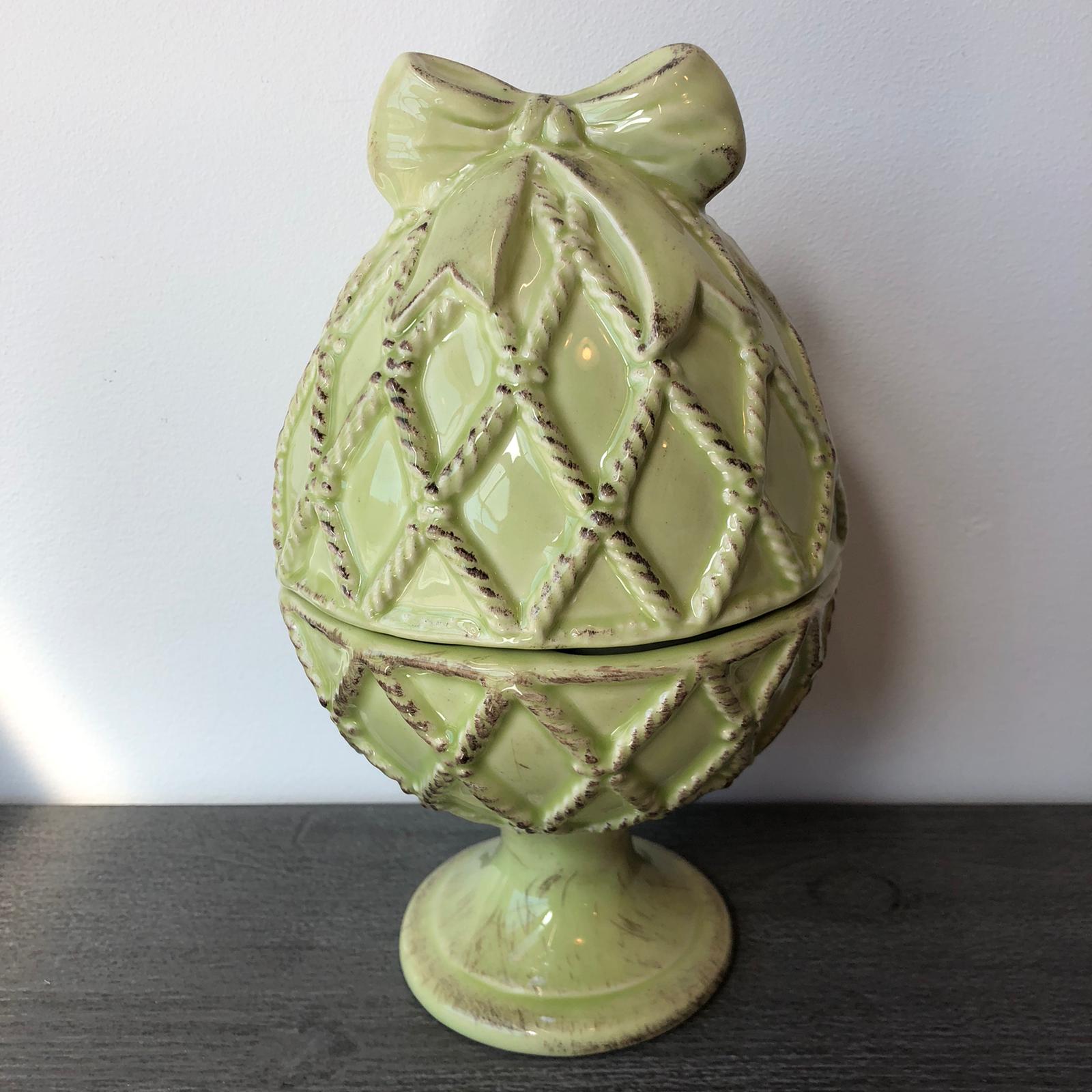 Scatola uovo in ceramica con fiocco – Verde