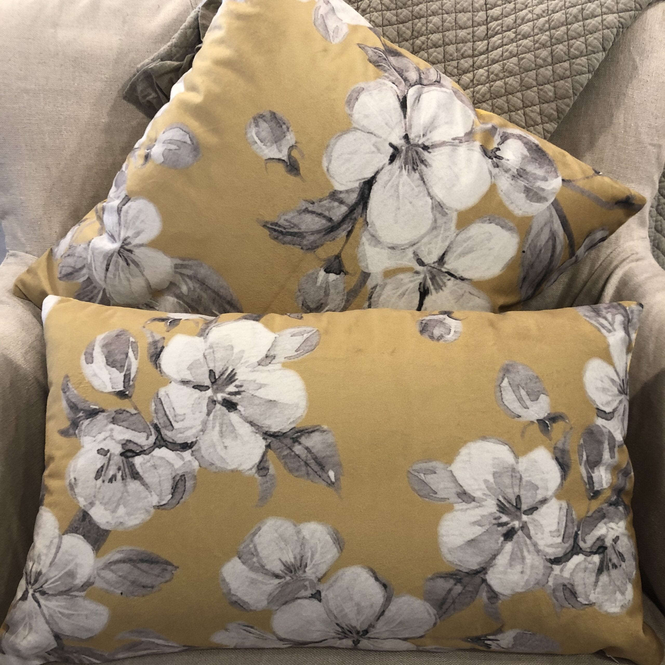 Cuscino rettangolare floreale – Giallo