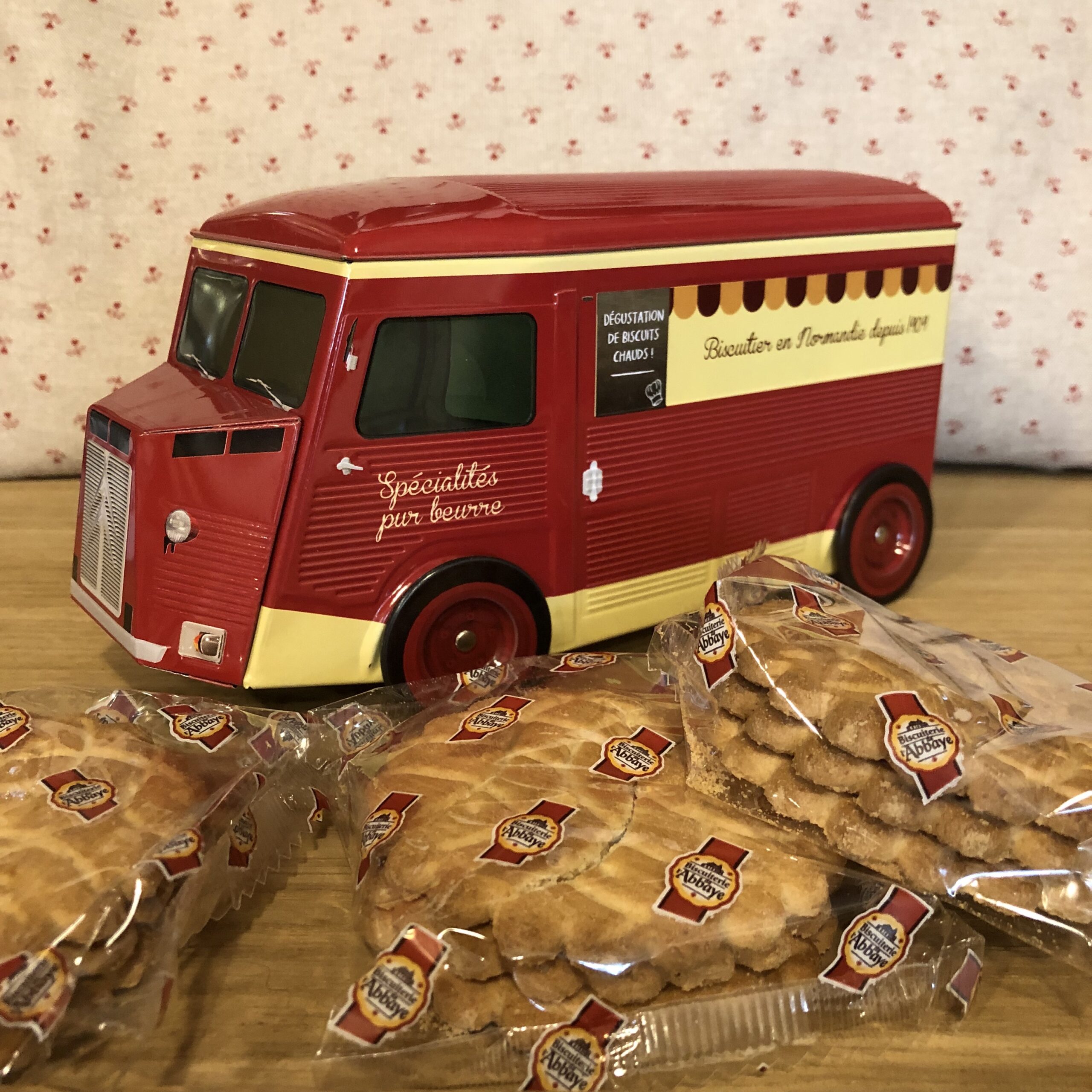 scatola “furgoncino ” con biscotti