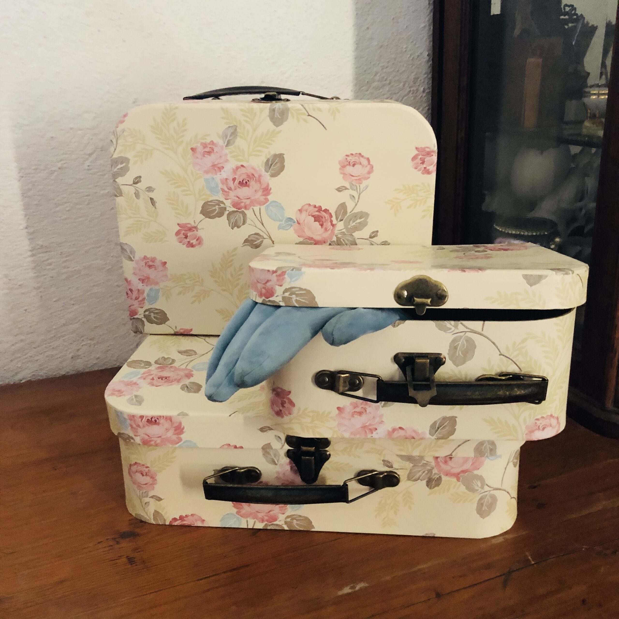 Scatola valigia piccola in cartone ,floreale beige