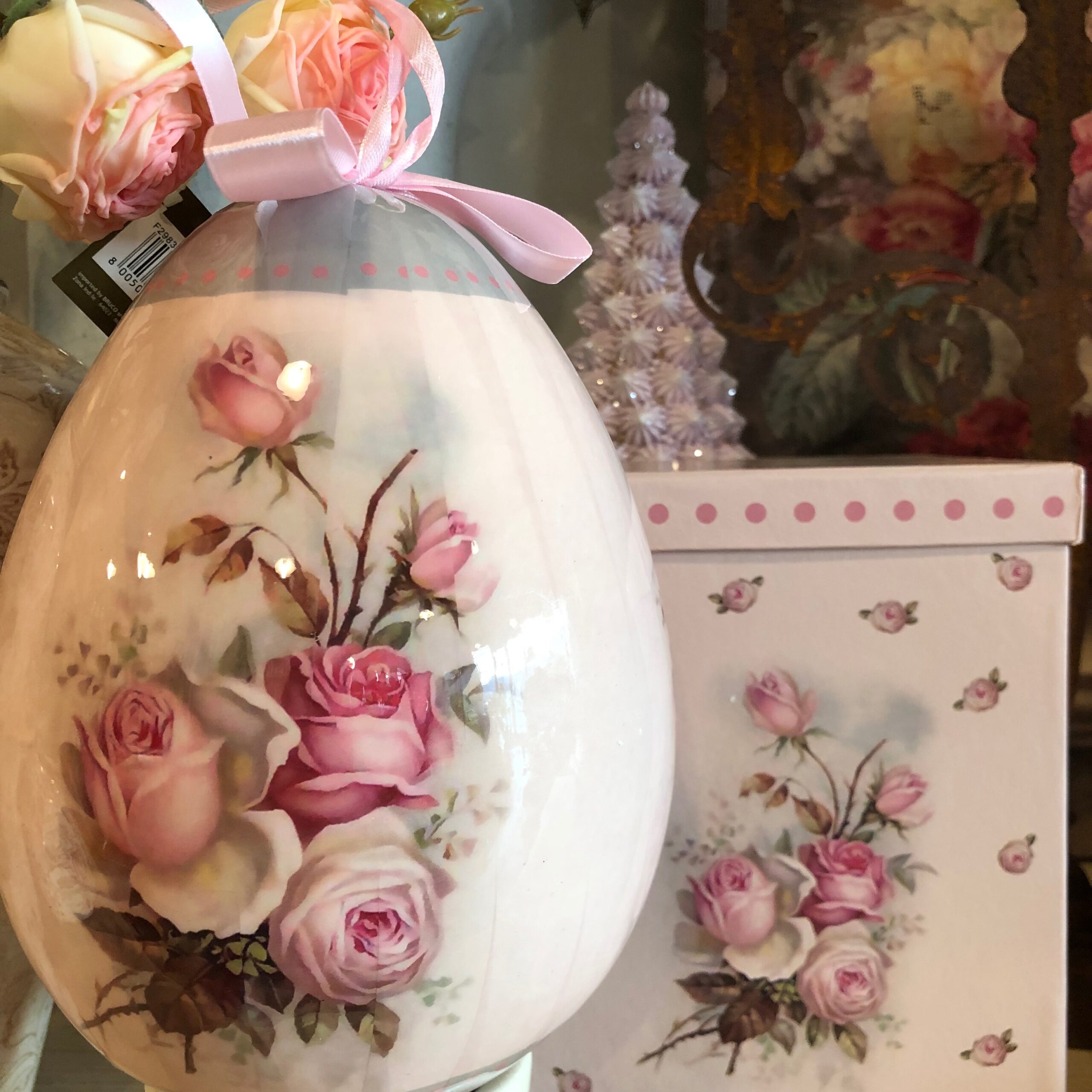 Decorazione uovo di Pasqua con rose – Grande