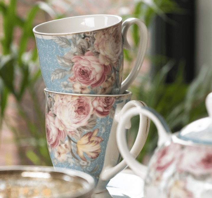Tazza mug con rose in porcellana – blu chiaro