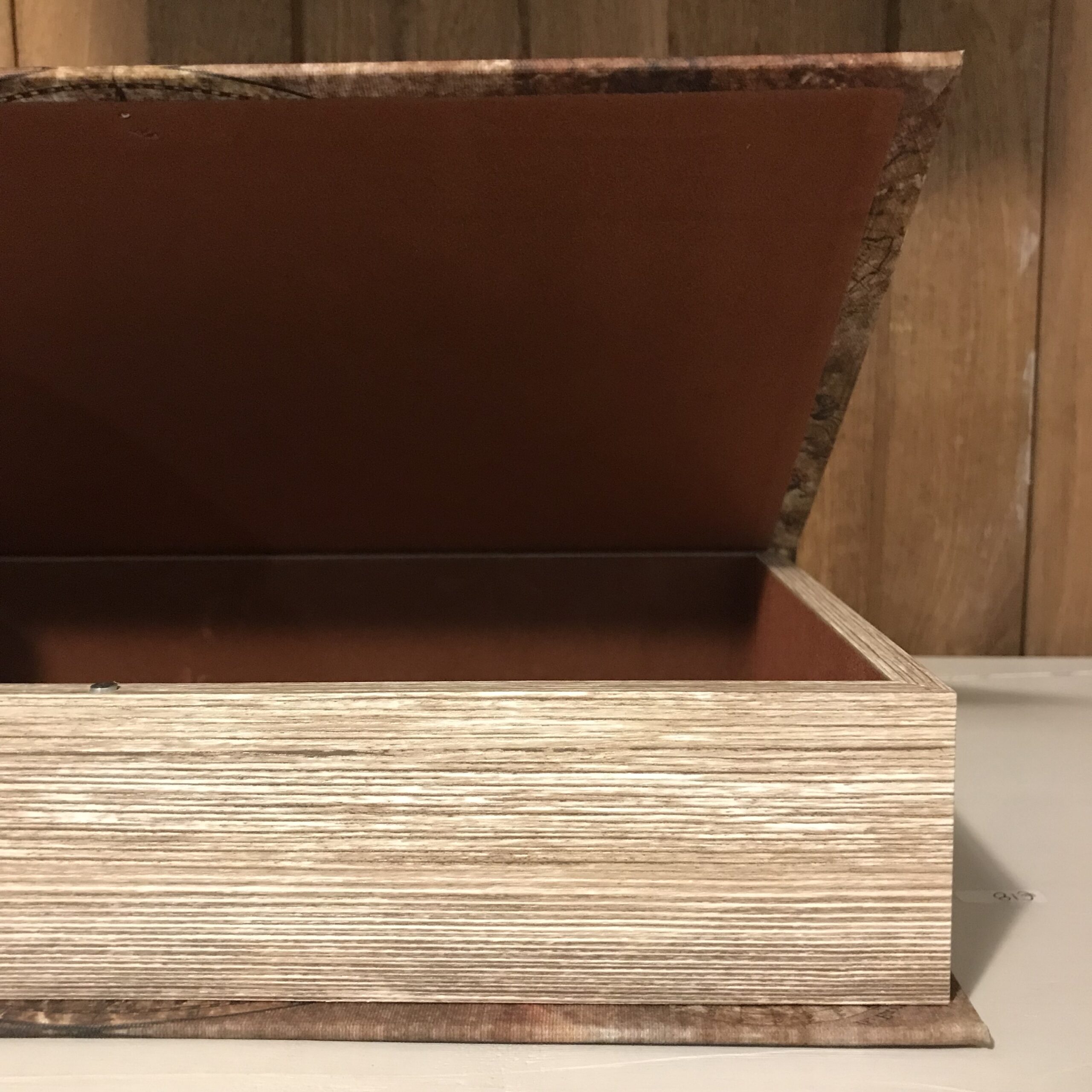 Grande scatola a forma di libro con Babbo Natale
